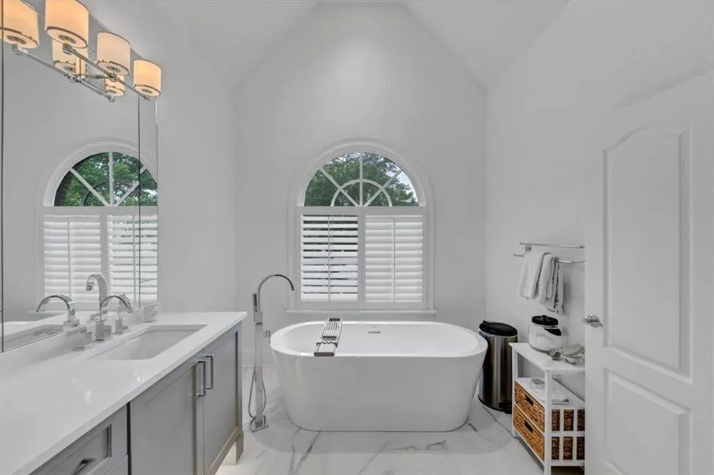4222 Rickenbacker Drive Ne Unit 9, Atlanta, Georgia 30342, 4 Bedrooms Bedrooms, ,4 BathroomsBathrooms,Residential,For Sale,4222 Rickenbacker Drive Ne Unit 9,7594314