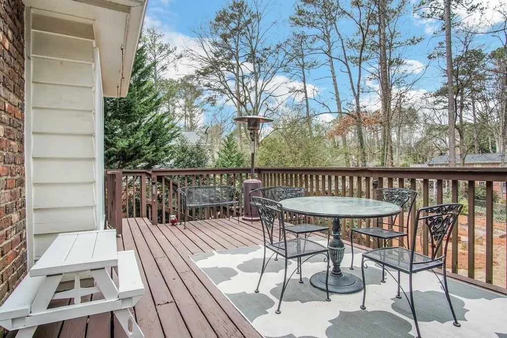 6463 Whispering Trail, Sandy Springs, Georgia 30328, 4 Bedrooms Bedrooms, ,3 BathroomsBathrooms,Residential,Sold,6463 Whispering Trail,6682934