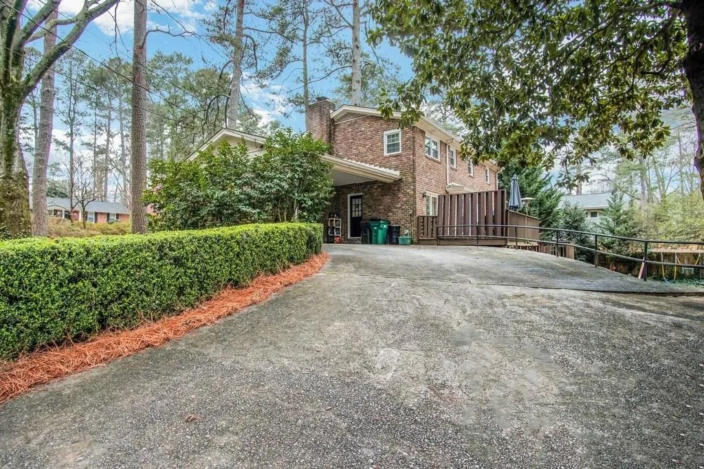 6463 Whispering Trail, Sandy Springs, Georgia 30328, 4 Bedrooms Bedrooms, ,3 BathroomsBathrooms,Residential,Sold,6463 Whispering Trail,6682934