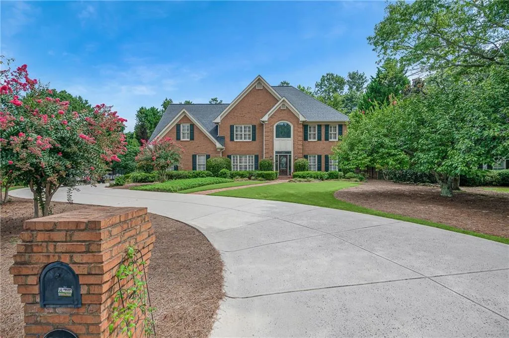 2800 Harwick Drive, Sandy Springs, Georgia 30350, 5 Bedrooms Bedrooms, ,4 BathroomsBathrooms,Residential,Sold,2800 Harwick Drive,7092370