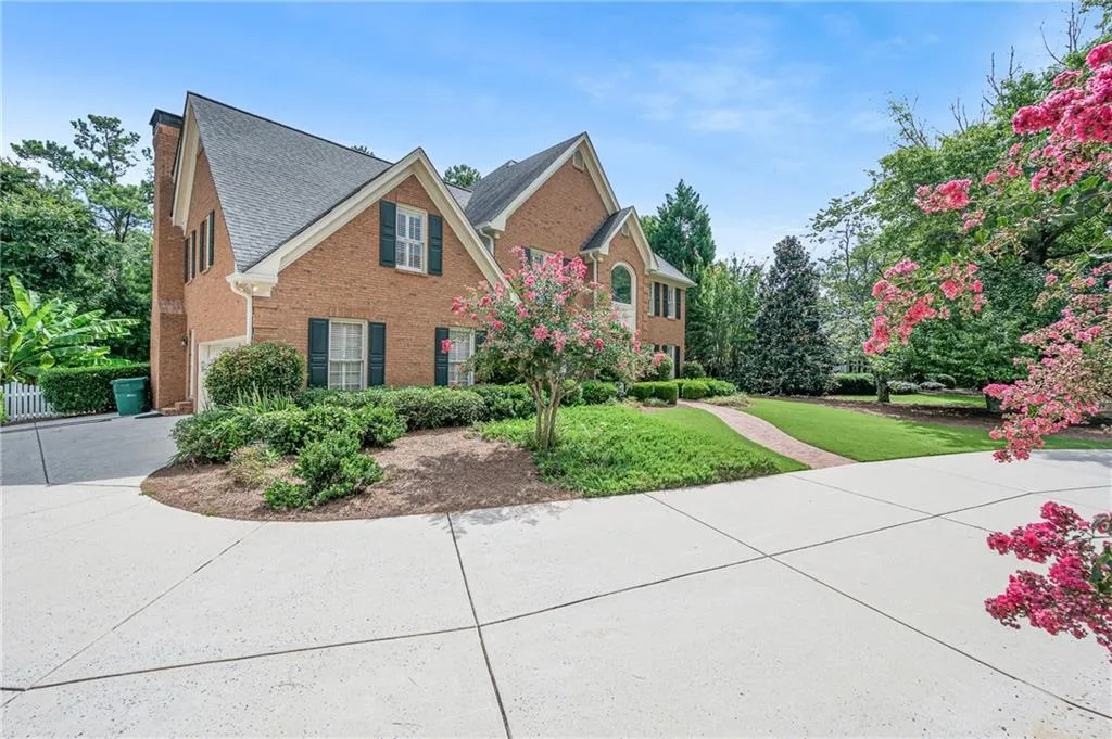 2800 Harwick Drive, Sandy Springs, Georgia 30350, 5 Bedrooms Bedrooms, ,4 BathroomsBathrooms,Residential,Sold,2800 Harwick Drive,7092370