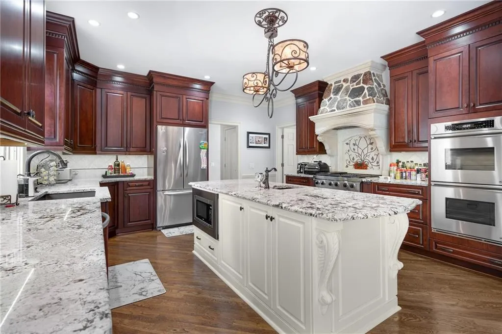2800 Harwick Drive, Sandy Springs, Georgia 30350, 5 Bedrooms Bedrooms, ,4 BathroomsBathrooms,Residential,Sold,2800 Harwick Drive,7092370