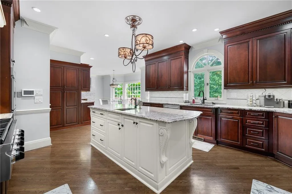 2800 Harwick Drive, Sandy Springs, Georgia 30350, 5 Bedrooms Bedrooms, ,4 BathroomsBathrooms,Residential,Sold,2800 Harwick Drive,7092370