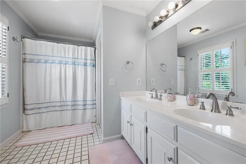 2800 Harwick Drive, Sandy Springs, Georgia 30350, 5 Bedrooms Bedrooms, ,4 BathroomsBathrooms,Residential,Sold,2800 Harwick Drive,7092370
