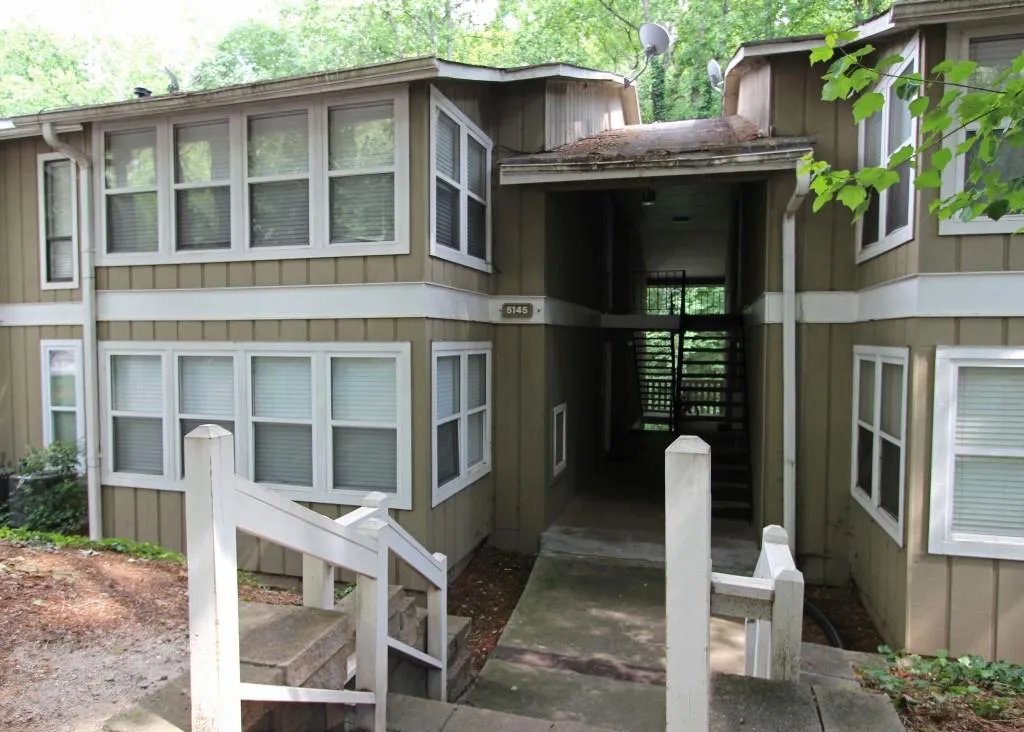 5145 Roswell Road Unit 7, Sandy Springs, Georgia 30342, 2 Bedrooms Bedrooms, ,1 BathroomBathrooms,Residential,Sold,5145 Roswell Road Unit 7,5851780
