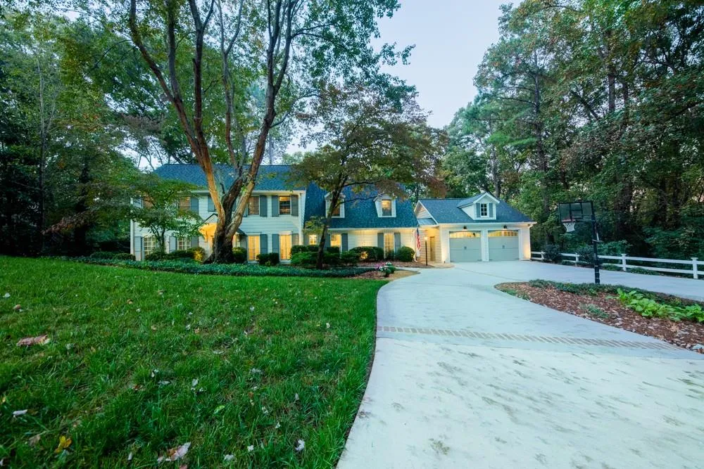 5130 Baroque Circle, Sandy Springs, Georgia 30342, 4 Bedrooms Bedrooms, ,3 BathroomsBathrooms,Residential,Sold,5130 Baroque Circle,6800875