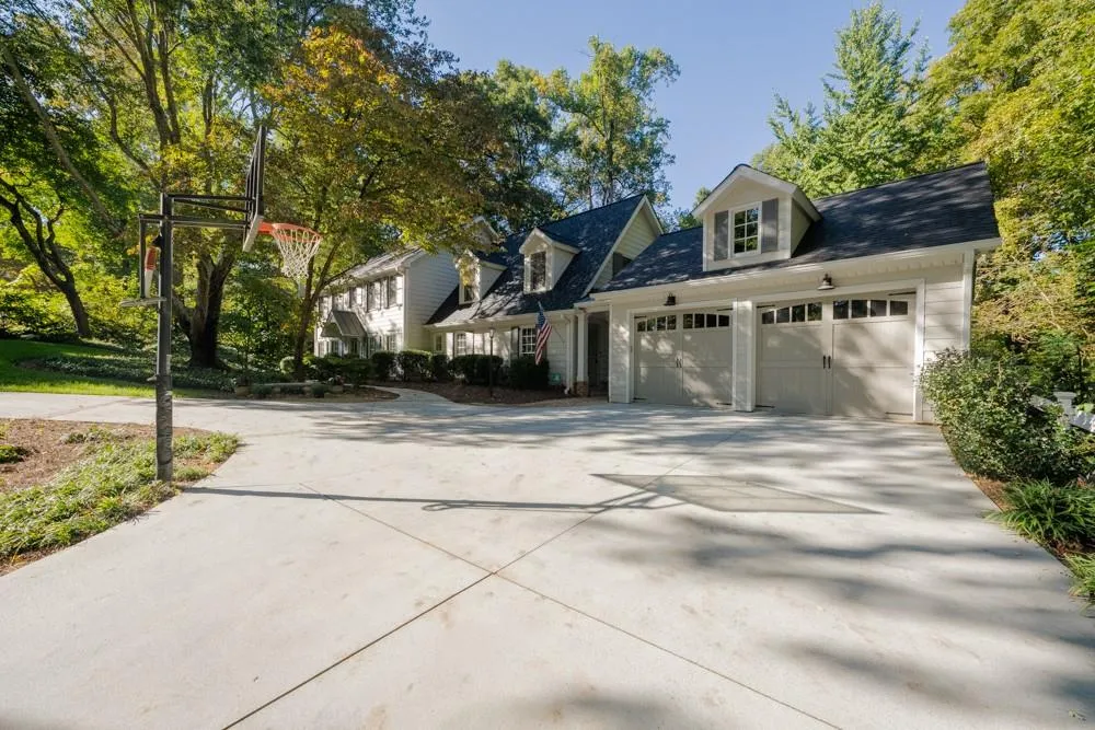 5130 Baroque Circle, Sandy Springs, Georgia 30342, 4 Bedrooms Bedrooms, ,3 BathroomsBathrooms,Residential,Sold,5130 Baroque Circle,6800875