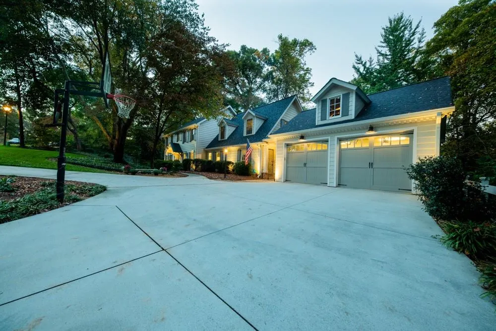 5130 Baroque Circle, Sandy Springs, Georgia 30342, 4 Bedrooms Bedrooms, ,3 BathroomsBathrooms,Residential,Sold,5130 Baroque Circle,6800875