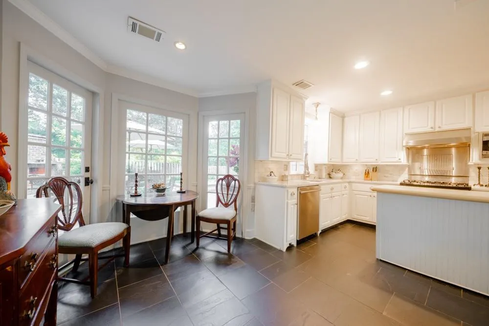 5130 Baroque Circle, Sandy Springs, Georgia 30342, 4 Bedrooms Bedrooms, ,3 BathroomsBathrooms,Residential,Sold,5130 Baroque Circle,6800875