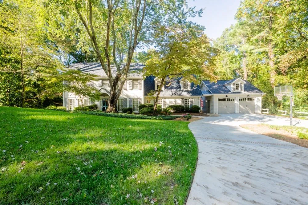 5130 Baroque Circle, Sandy Springs, Georgia 30342, 4 Bedrooms Bedrooms, ,3 BathroomsBathrooms,Residential,Sold,5130 Baroque Circle,6800875