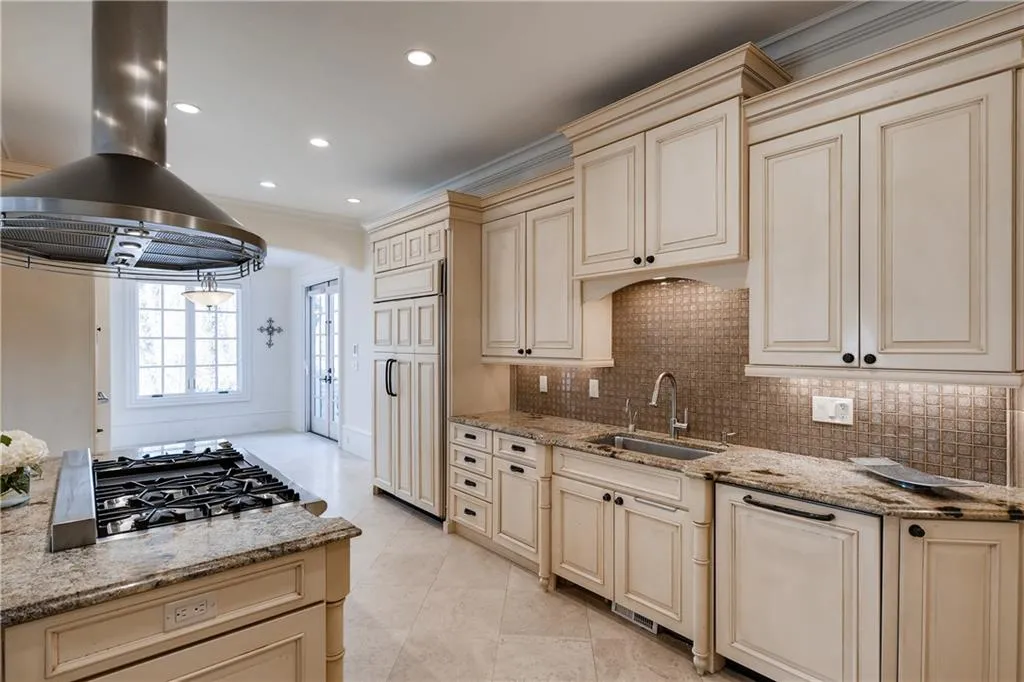 7081 Canonbury Place, Atlanta, Georgia 30328, 6 Bedrooms Bedrooms, ,7 BathroomsBathrooms,Residential,Sold,7081 Canonbury Place,6515510