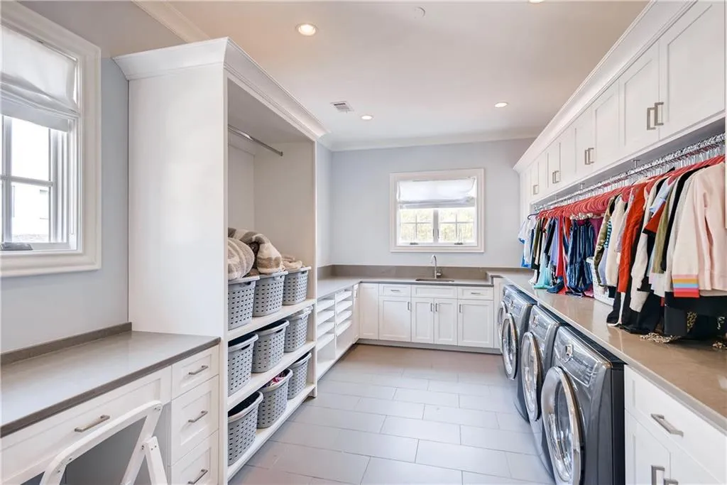 7081 Canonbury Place, Atlanta, Georgia 30328, 6 Bedrooms Bedrooms, ,7 BathroomsBathrooms,Residential,Sold,7081 Canonbury Place,6515510