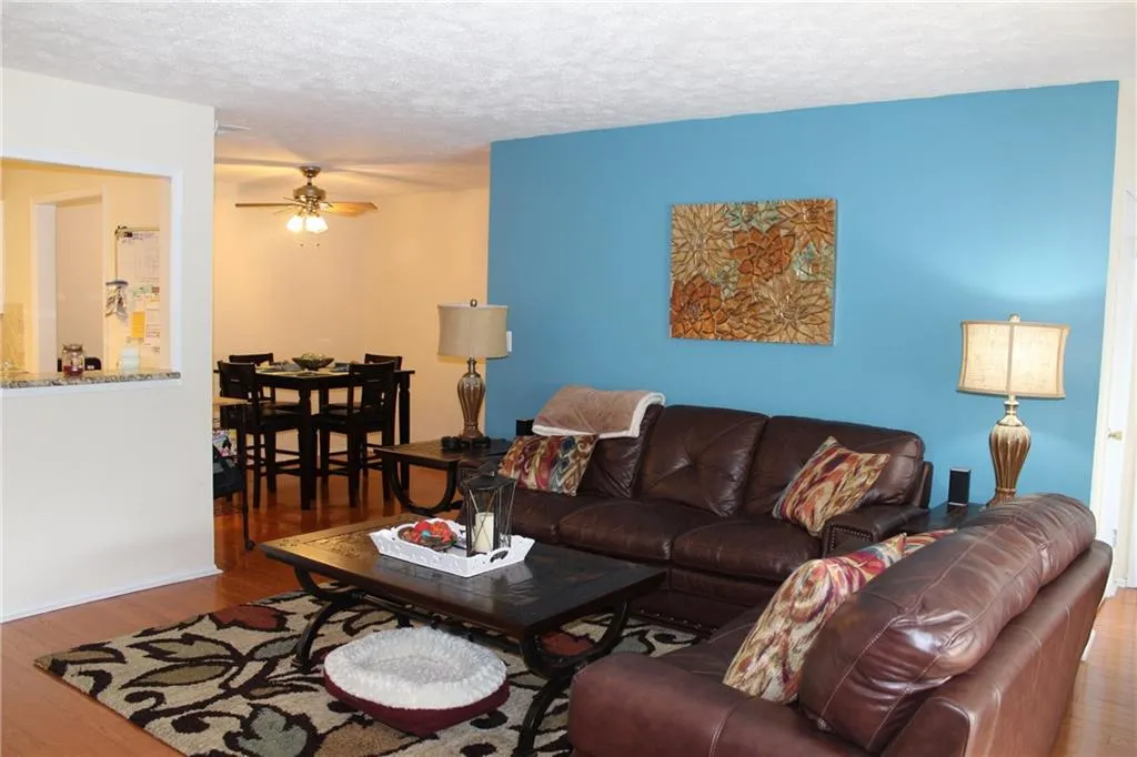 901 Natchez Trace, Sandy Springs, Georgia 30350, 2 Bedrooms Bedrooms, ,2 BathroomsBathrooms,Residential,Sold,901 Natchez Trace,5693120