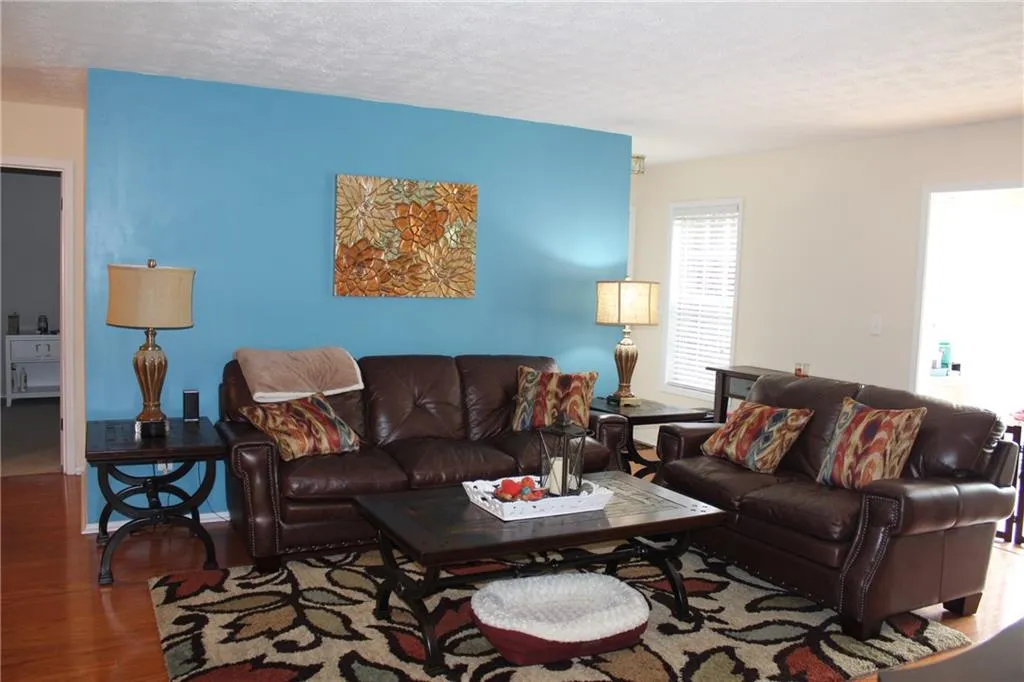 901 Natchez Trace, Sandy Springs, Georgia 30350, 2 Bedrooms Bedrooms, ,2 BathroomsBathrooms,Residential,Sold,901 Natchez Trace,5693120