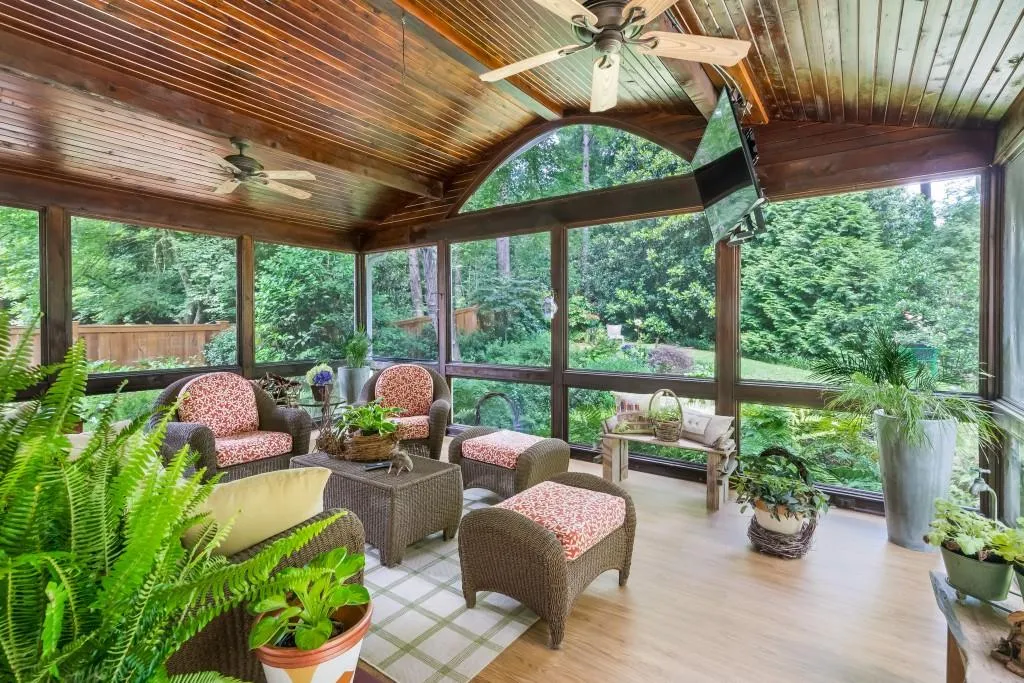 145 Woodchase Court Ne, Atlanta, Georgia 30319, 3 Bedrooms Bedrooms, ,3 BathroomsBathrooms,Residential,Sold,145 Woodchase Court Ne,6035595