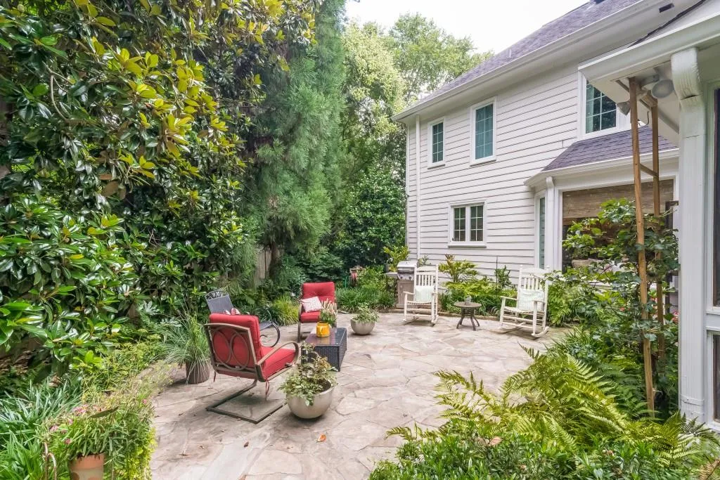 145 Woodchase Court Ne, Atlanta, Georgia 30319, 3 Bedrooms Bedrooms, ,3 BathroomsBathrooms,Residential,Sold,145 Woodchase Court Ne,6035595