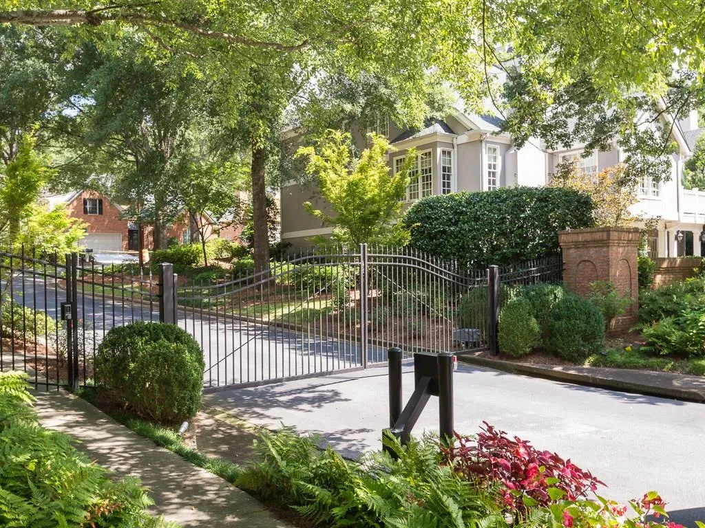 145 Woodchase Court Ne, Atlanta, Georgia 30319, 3 Bedrooms Bedrooms, ,3 BathroomsBathrooms,Residential,Sold,145 Woodchase Court Ne,6035595