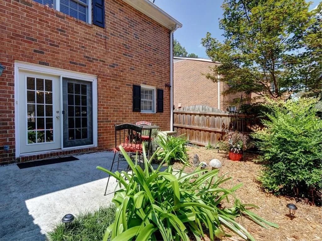 6520 Roswell Road Unit 70, Sandy Springs, Georgia 30328, 2 Bedrooms Bedrooms, ,1 BathroomBathrooms,Residential,Sold,6520 Roswell Road Unit 70,5907614