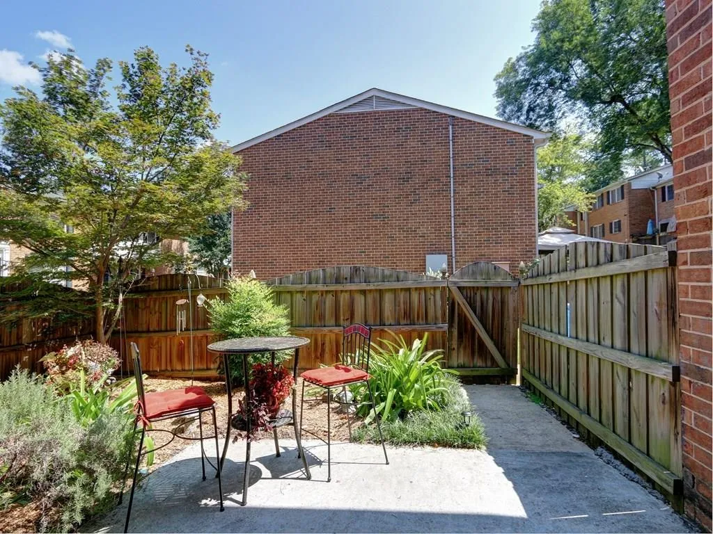 6520 Roswell Road Unit 70, Sandy Springs, Georgia 30328, 2 Bedrooms Bedrooms, ,1 BathroomBathrooms,Residential,Sold,6520 Roswell Road Unit 70,5907614
