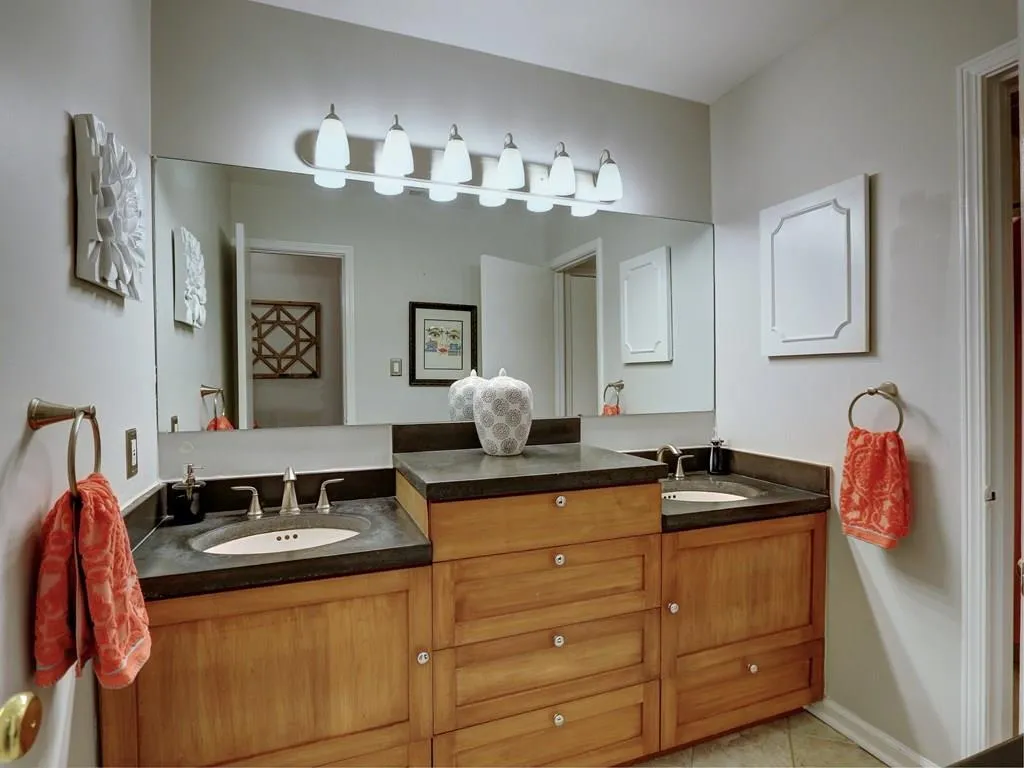 6520 Roswell Road Unit 70, Sandy Springs, Georgia 30328, 2 Bedrooms Bedrooms, ,1 BathroomBathrooms,Residential,Sold,6520 Roswell Road Unit 70,5907614