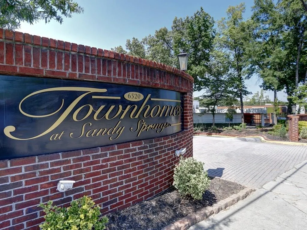6520 Roswell Road Unit 70, Sandy Springs, Georgia 30328, 2 Bedrooms Bedrooms, ,1 BathroomBathrooms,Residential,Sold,6520 Roswell Road Unit 70,5907614