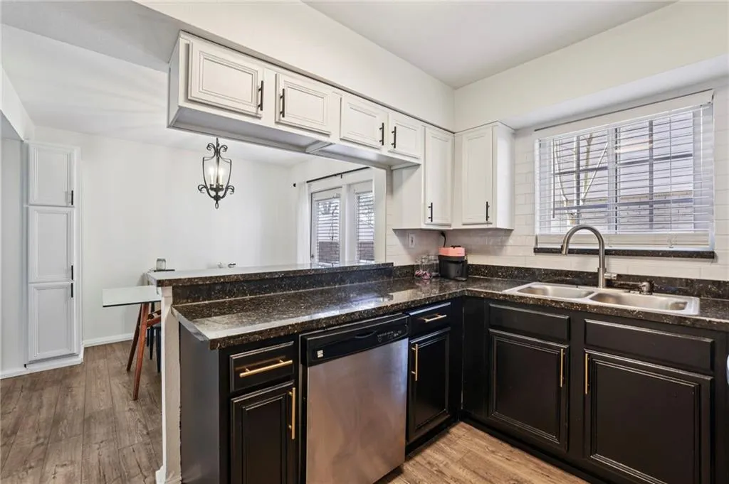 6940 Roswell Road Unit A21, Atlanta, Georgia 30328, 2 Bedrooms Bedrooms, ,1 BathroomBathrooms,Residential,For Sale,6940 Roswell Road Unit A21,7705972