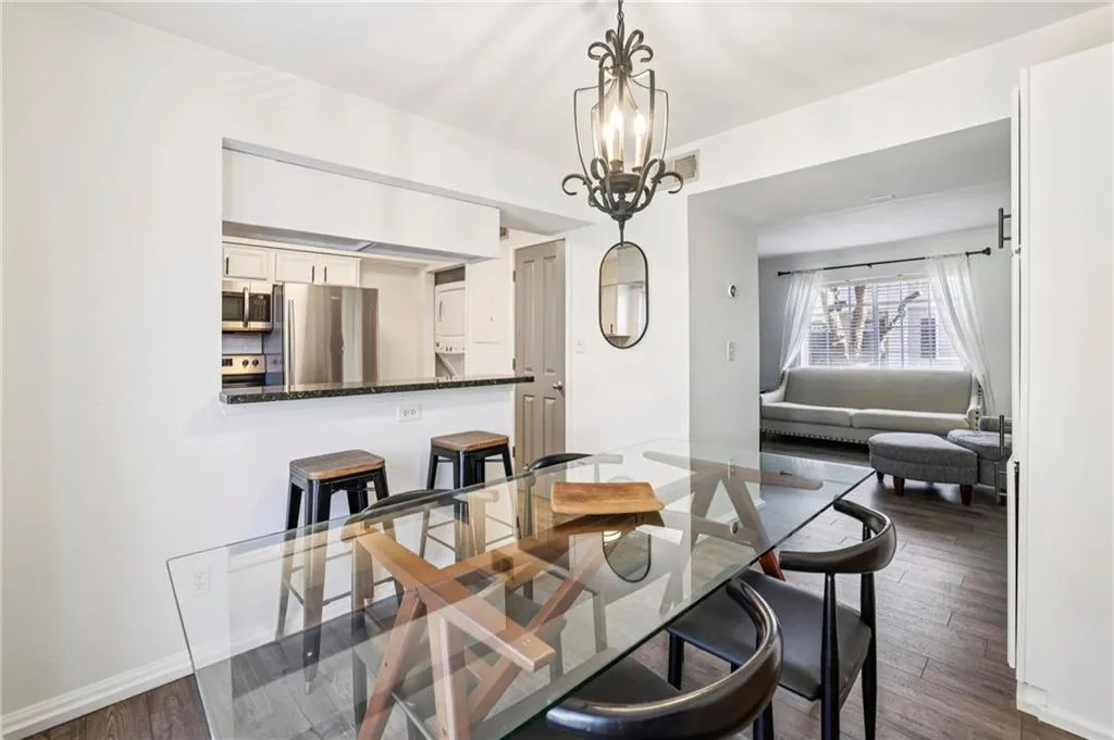 6940 Roswell Road Unit A21, Atlanta, Georgia 30328, 2 Bedrooms Bedrooms, ,1 BathroomBathrooms,Residential,For Sale,6940 Roswell Road Unit A21,7705972