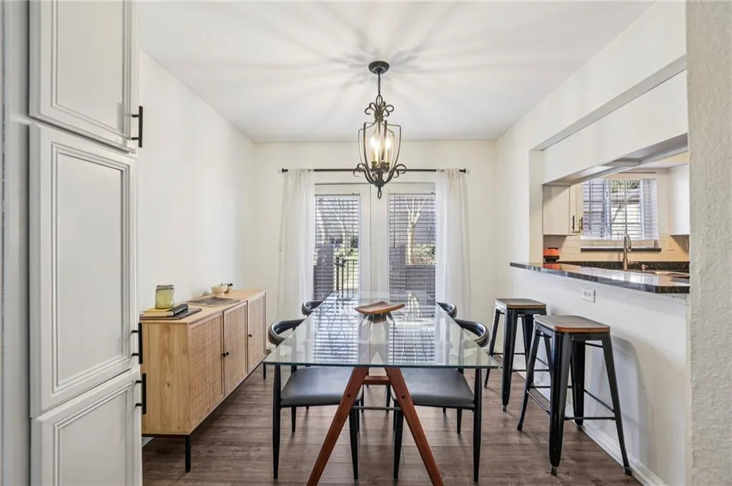 6940 Roswell Road Unit A21, Atlanta, Georgia 30328, 2 Bedrooms Bedrooms, ,1 BathroomBathrooms,Residential,For Sale,6940 Roswell Road Unit A21,7705972