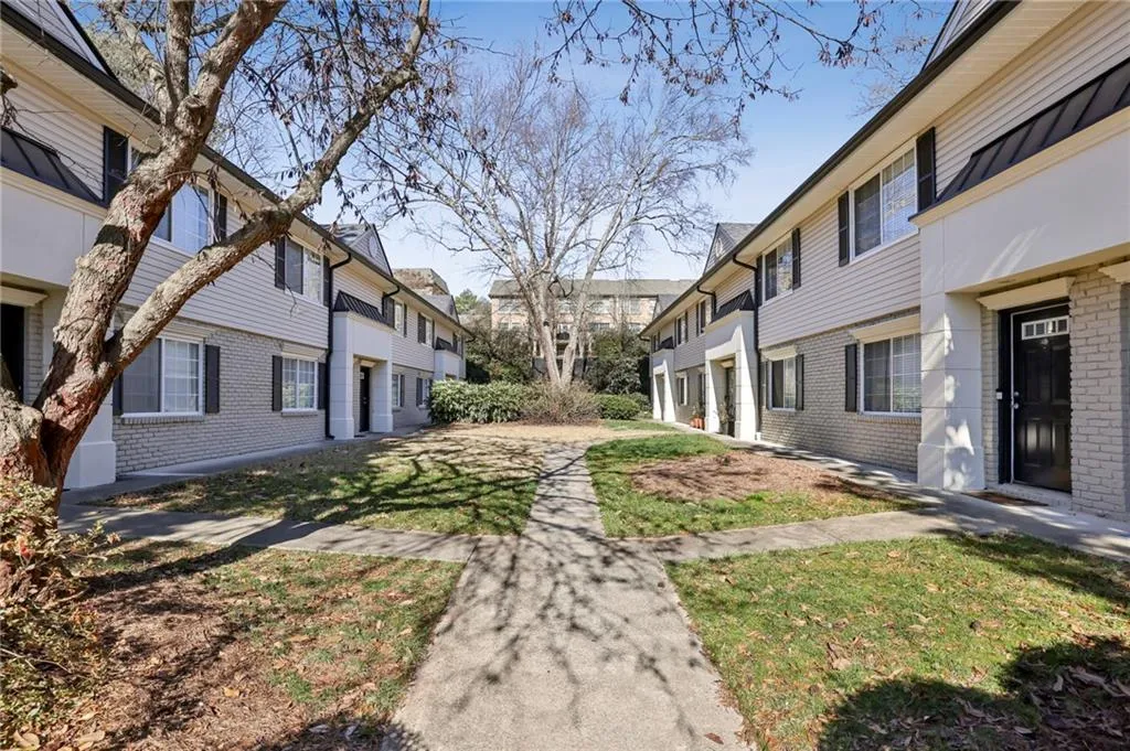 6940 Roswell Road Unit A21, Atlanta, Georgia 30328, 2 Bedrooms Bedrooms, ,1 BathroomBathrooms,Residential,For Sale,6940 Roswell Road Unit A21,7705972