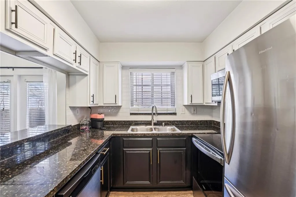 6940 Roswell Road Unit A21, Atlanta, Georgia 30328, 2 Bedrooms Bedrooms, ,1 BathroomBathrooms,Residential,For Sale,6940 Roswell Road Unit A21,7705972