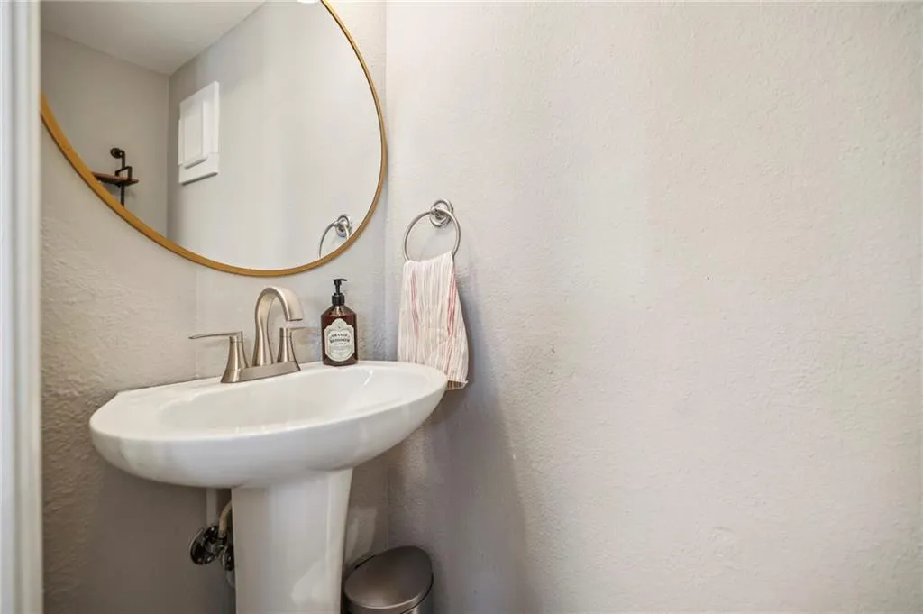 6940 Roswell Road Unit A21, Atlanta, Georgia 30328, 2 Bedrooms Bedrooms, ,1 BathroomBathrooms,Residential,For Sale,6940 Roswell Road Unit A21,7705972