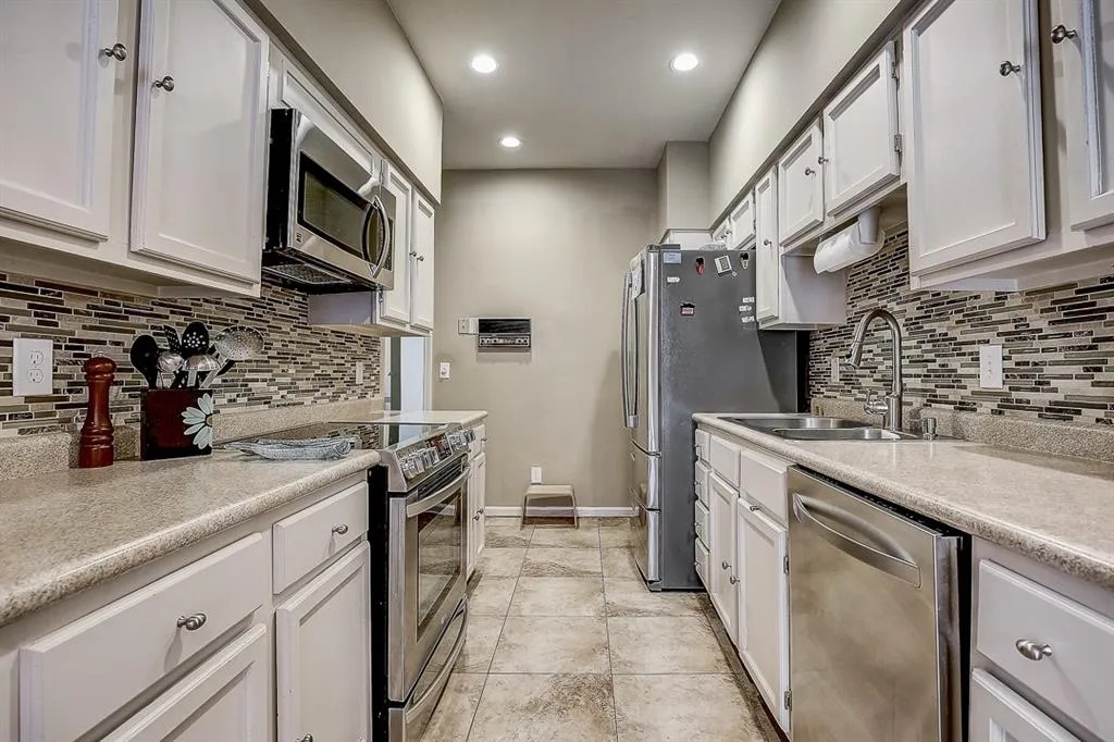 701 Brandywine Circle, Sandy Springs, Georgia 30350, 3 Bedrooms Bedrooms, ,2 BathroomsBathrooms,Residential,Sold,701 Brandywine Circle,6730186