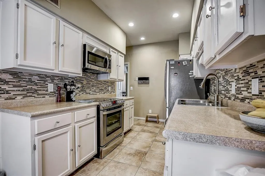 701 Brandywine Circle, Sandy Springs, Georgia 30350, 3 Bedrooms Bedrooms, ,2 BathroomsBathrooms,Residential,Sold,701 Brandywine Circle,6730186