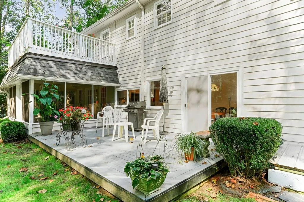 330 Seamarsh Court, Sandy Springs, Georgia 30328, 4 Bedrooms Bedrooms, ,3 BathroomsBathrooms,Residential,Sold,330 Seamarsh Court,6959249