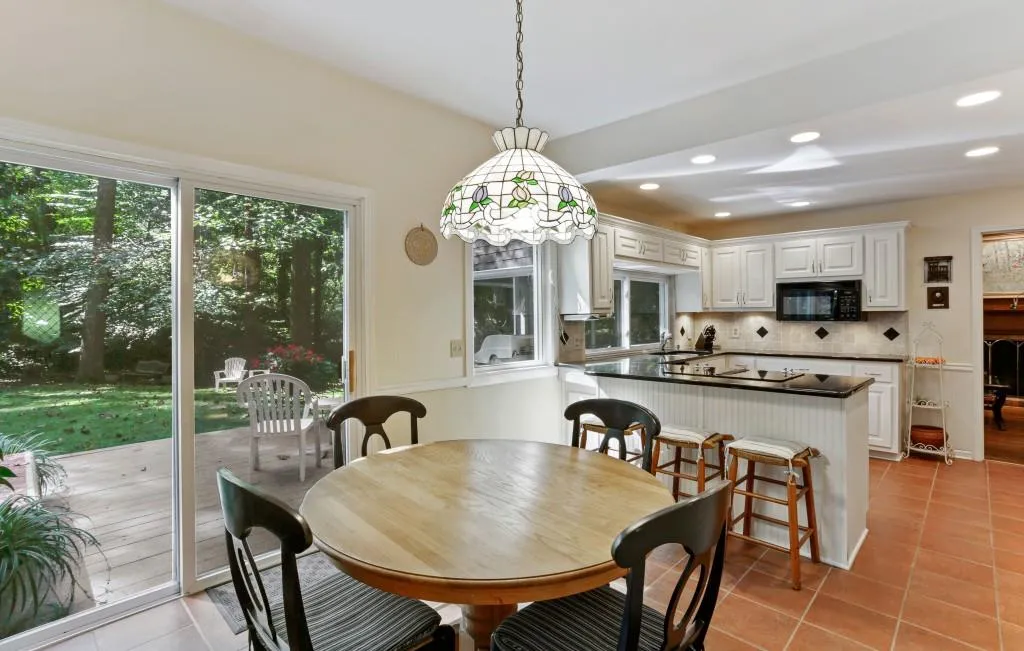 330 Seamarsh Court, Sandy Springs, Georgia 30328, 4 Bedrooms Bedrooms, ,3 BathroomsBathrooms,Residential,Sold,330 Seamarsh Court,6959249
