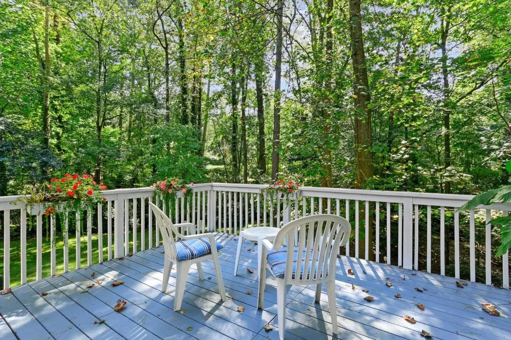 330 Seamarsh Court, Sandy Springs, Georgia 30328, 4 Bedrooms Bedrooms, ,3 BathroomsBathrooms,Residential,Sold,330 Seamarsh Court,6959249
