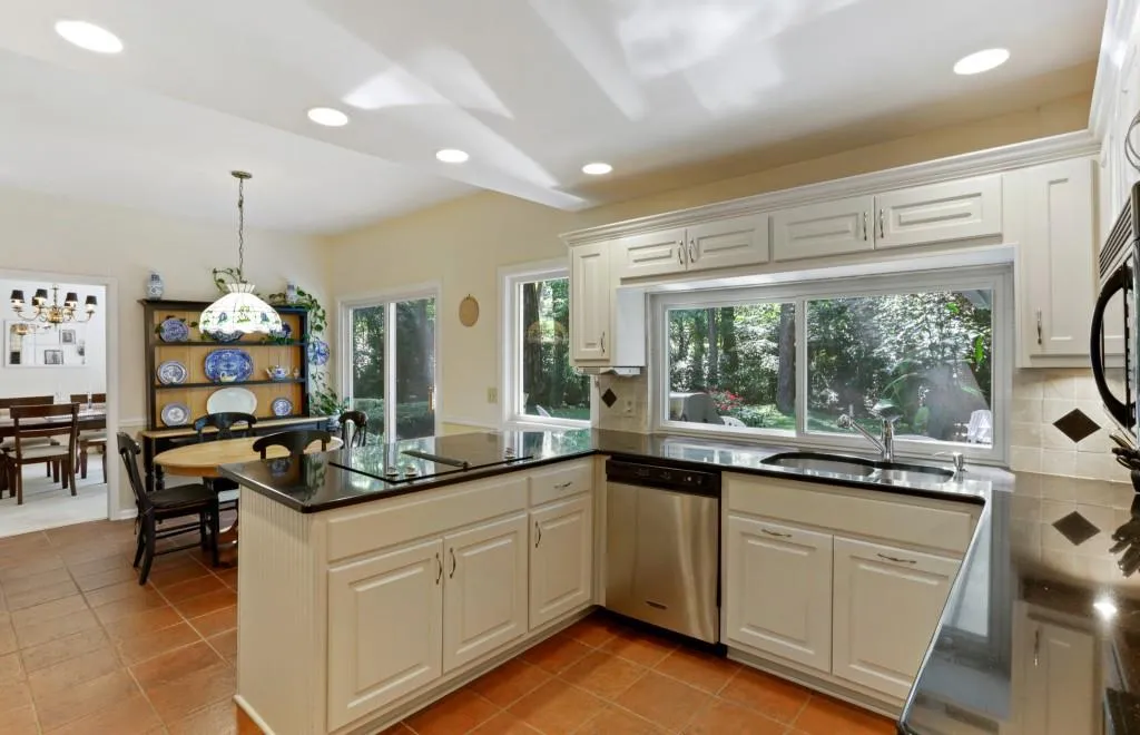 330 Seamarsh Court, Sandy Springs, Georgia 30328, 4 Bedrooms Bedrooms, ,3 BathroomsBathrooms,Residential,Sold,330 Seamarsh Court,6959249