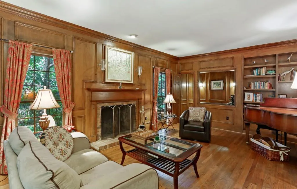 330 Seamarsh Court, Sandy Springs, Georgia 30328, 4 Bedrooms Bedrooms, ,3 BathroomsBathrooms,Residential,Sold,330 Seamarsh Court,6959249