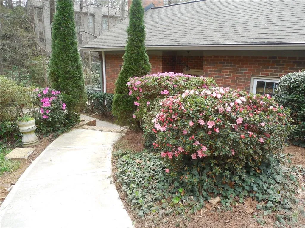 504 Brandywine Circle Unit 504, Sandy Springs, Georgia 30350, 3 Bedrooms Bedrooms, ,2 BathroomsBathrooms,Residential,Sold,504 Brandywine Circle Unit 504,5826076