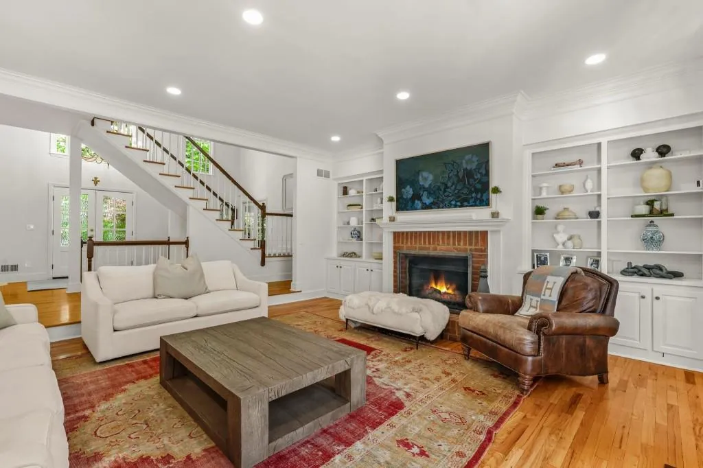 895 Waddington Court, Sandy Springs, Georgia 30350, 4 Bedrooms Bedrooms, ,4 BathroomsBathrooms,Residential,For Sale,895 Waddington Court,7765258