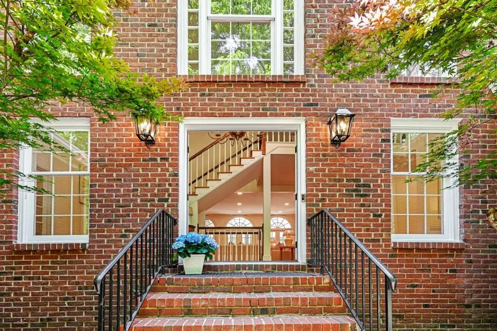 895 Waddington Court, Sandy Springs, Georgia 30350, 4 Bedrooms Bedrooms, ,4 BathroomsBathrooms,Residential,For Sale,895 Waddington Court,7765258