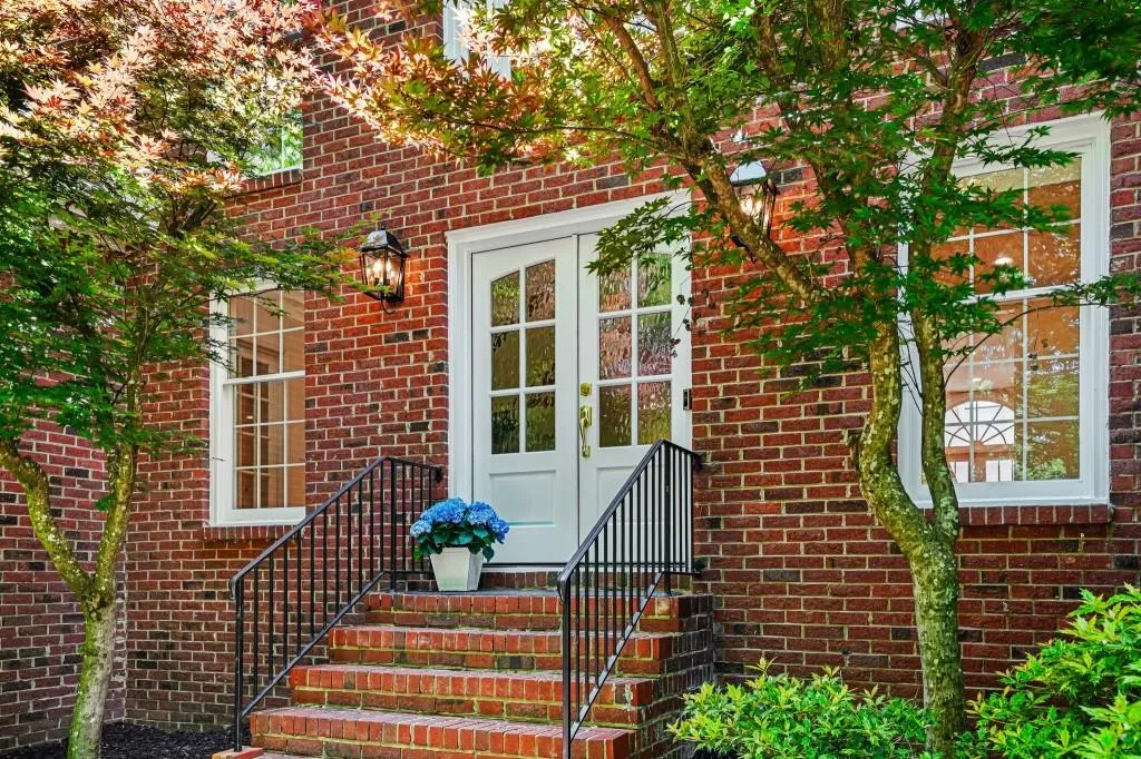 895 Waddington Court, Sandy Springs, Georgia 30350, 4 Bedrooms Bedrooms, ,4 BathroomsBathrooms,Residential,For Sale,895 Waddington Court,7765258