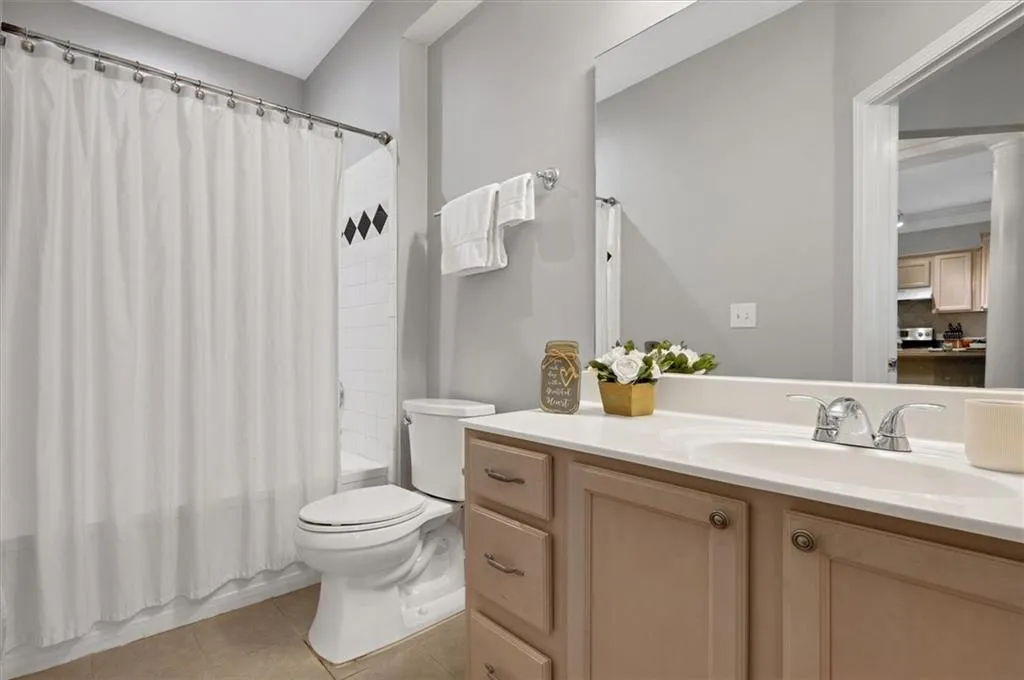 5559 Glenridge Drive Unit 1307, Atlanta, Georgia 30342, 1 Bedroom Bedrooms, ,1 BathroomBathrooms,Residential,Sold,5559 Glenridge Drive Unit 1307,7422029