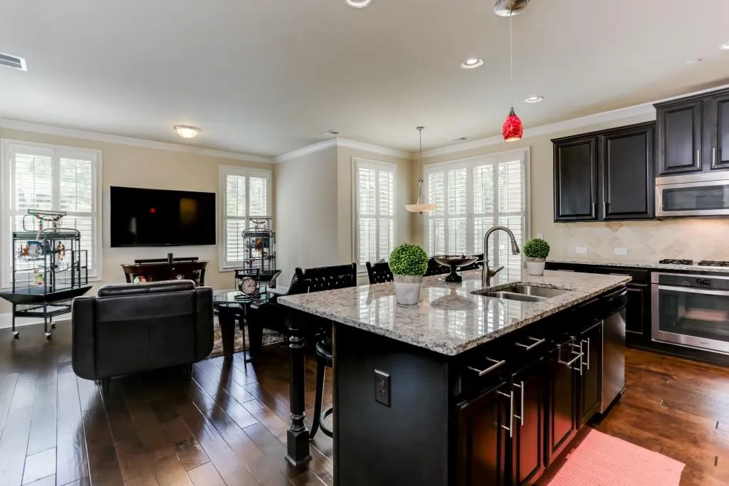 7695 Highland Bluff, Sandy Springs, Georgia 30328, 4 Bedrooms Bedrooms, ,3 BathroomsBathrooms,Residential,Sold,7695 Highland Bluff,6072272