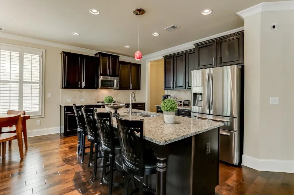 7695 Highland Bluff, Sandy Springs, Georgia 30328, 4 Bedrooms Bedrooms, ,3 BathroomsBathrooms,Residential,Sold,7695 Highland Bluff,6072272