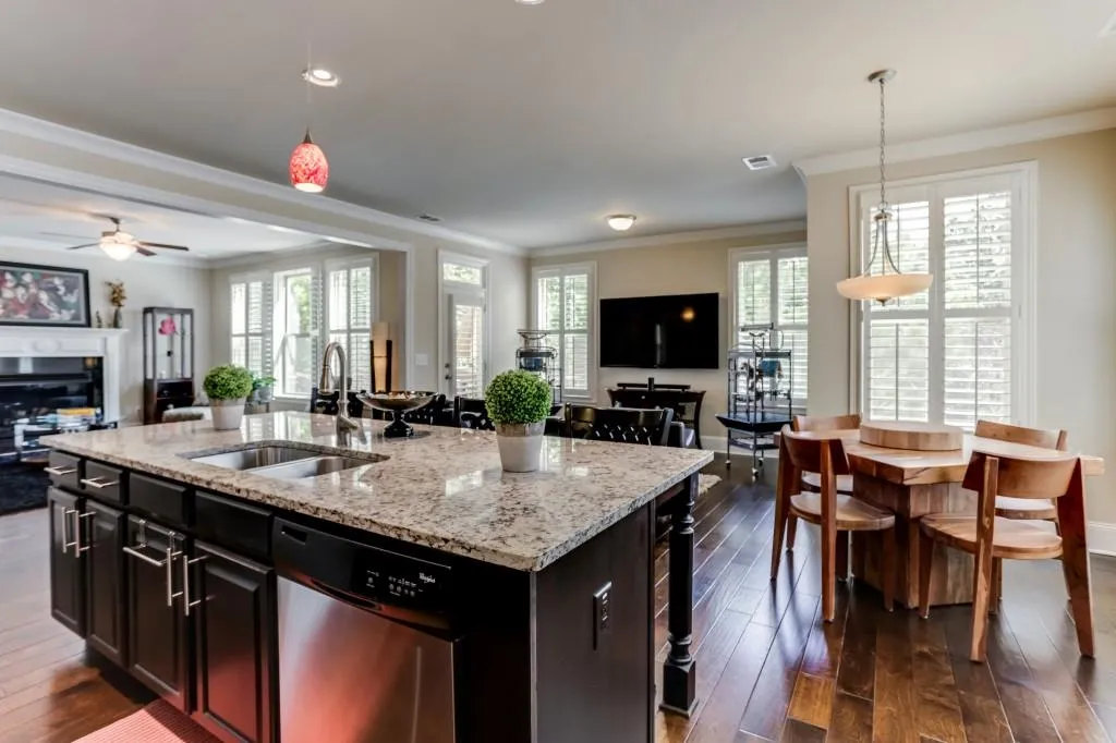 7695 Highland Bluff, Sandy Springs, Georgia 30328, 4 Bedrooms Bedrooms, ,3 BathroomsBathrooms,Residential,Sold,7695 Highland Bluff,6072272