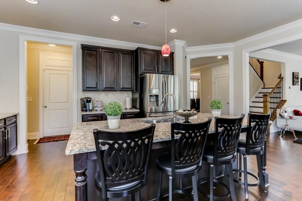 7695 Highland Bluff, Sandy Springs, Georgia 30328, 4 Bedrooms Bedrooms, ,3 BathroomsBathrooms,Residential,Sold,7695 Highland Bluff,6072272