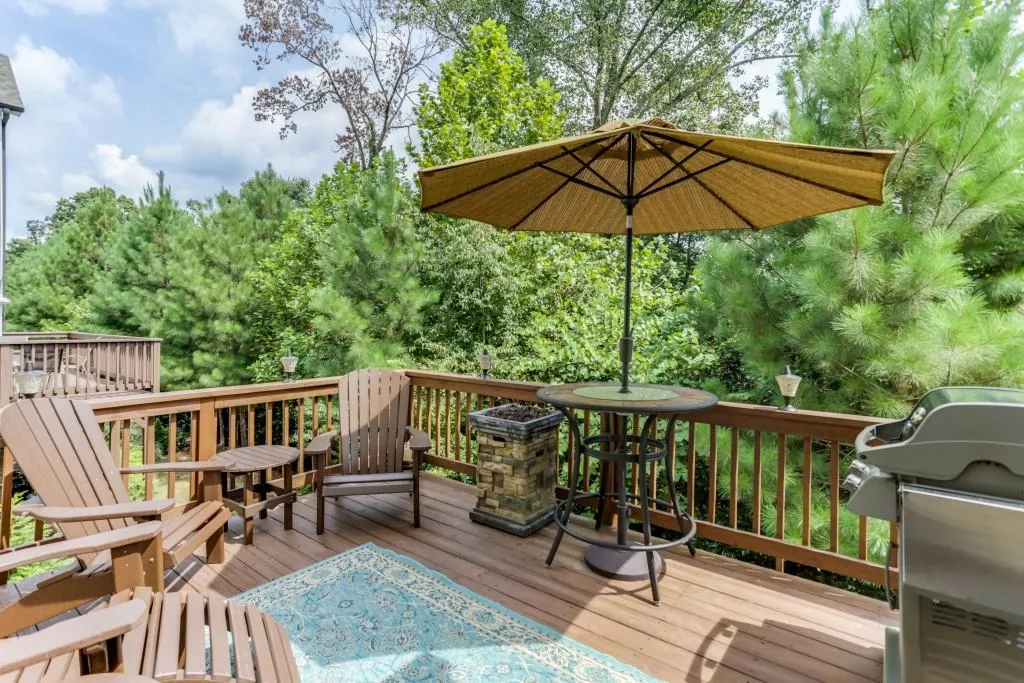 7695 Highland Bluff, Sandy Springs, Georgia 30328, 4 Bedrooms Bedrooms, ,3 BathroomsBathrooms,Residential,Sold,7695 Highland Bluff,6072272