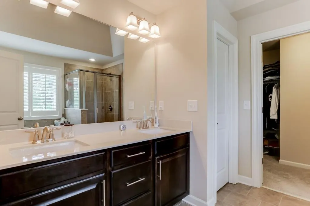 7695 Highland Bluff, Sandy Springs, Georgia 30328, 4 Bedrooms Bedrooms, ,3 BathroomsBathrooms,Residential,Sold,7695 Highland Bluff,6072272