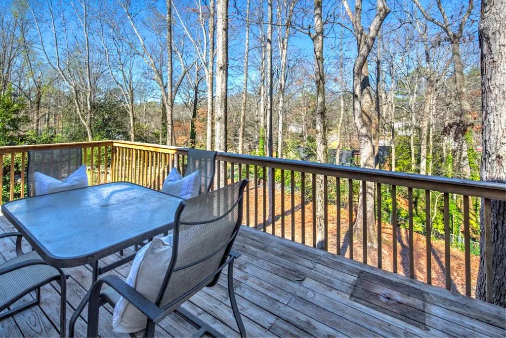 340 Thornwood Drive, Sandy Springs, Georgia 30328, 4 Bedrooms Bedrooms, ,3 BathroomsBathrooms,Residential,Sold,340 Thornwood Drive,5951735